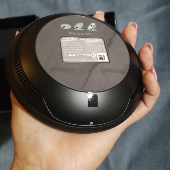 Black Samsung wireless charging convertible - Picture 3 of 5